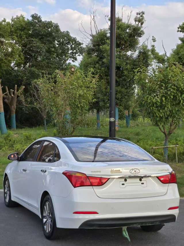 Hyundai Mistra 1.8L Automatic Sunroof 6