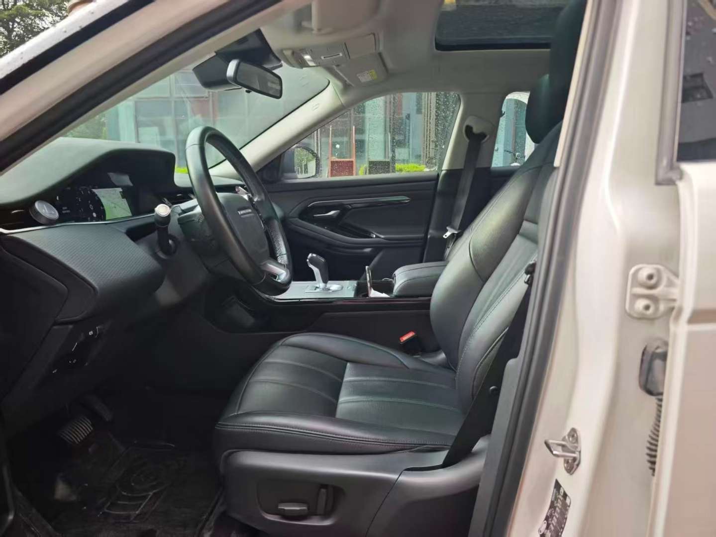 Land Rover Range Rover Evoque 2.0T 249PS Youth Edition 6