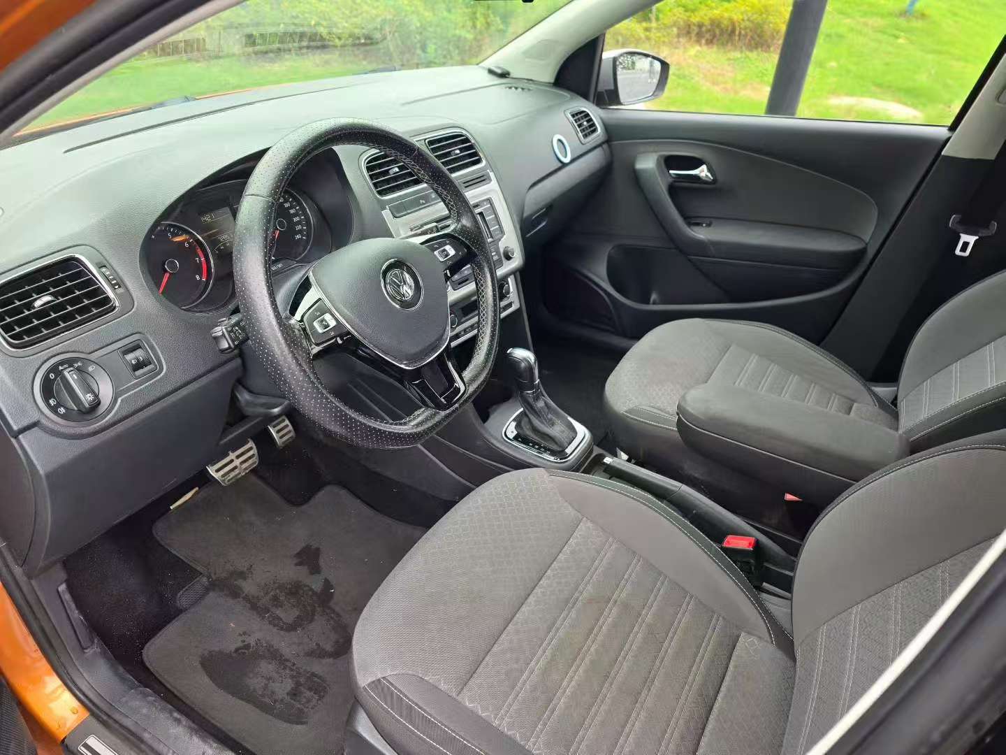 Volkswagen POLO POLO 1.6L Automatic Sunroof 7