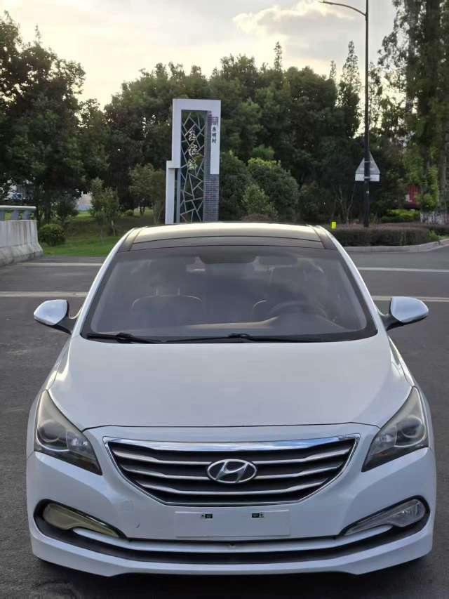 Hyundai Mistra 1.8L Automatic Sunroof 2