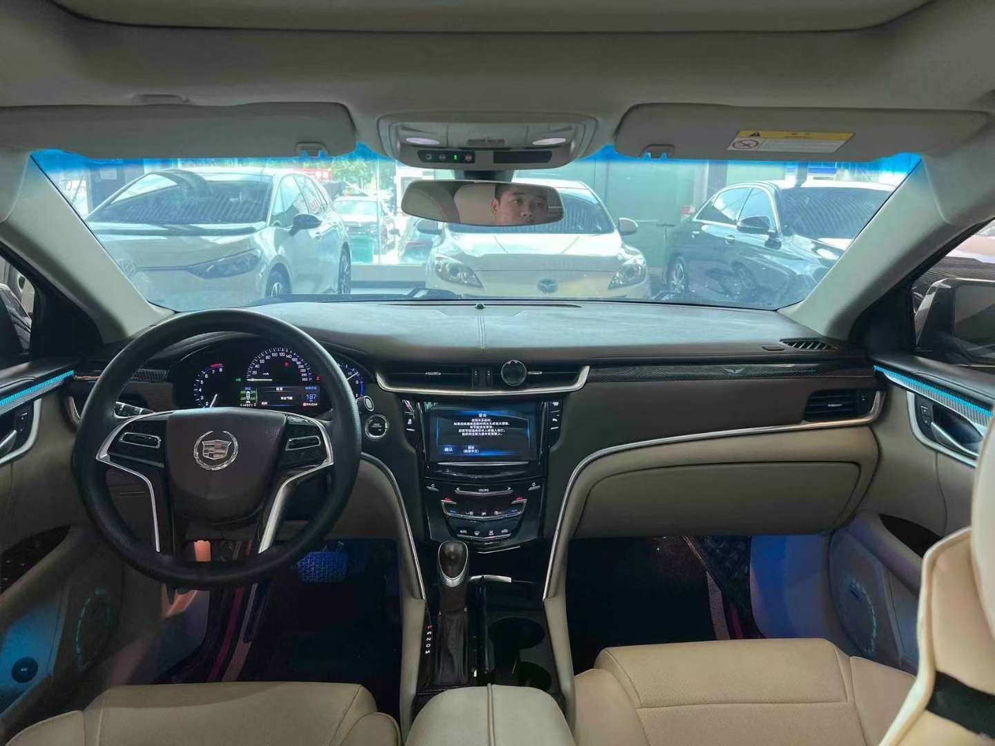 Cadillac XTS 2015 28T Comfort 4