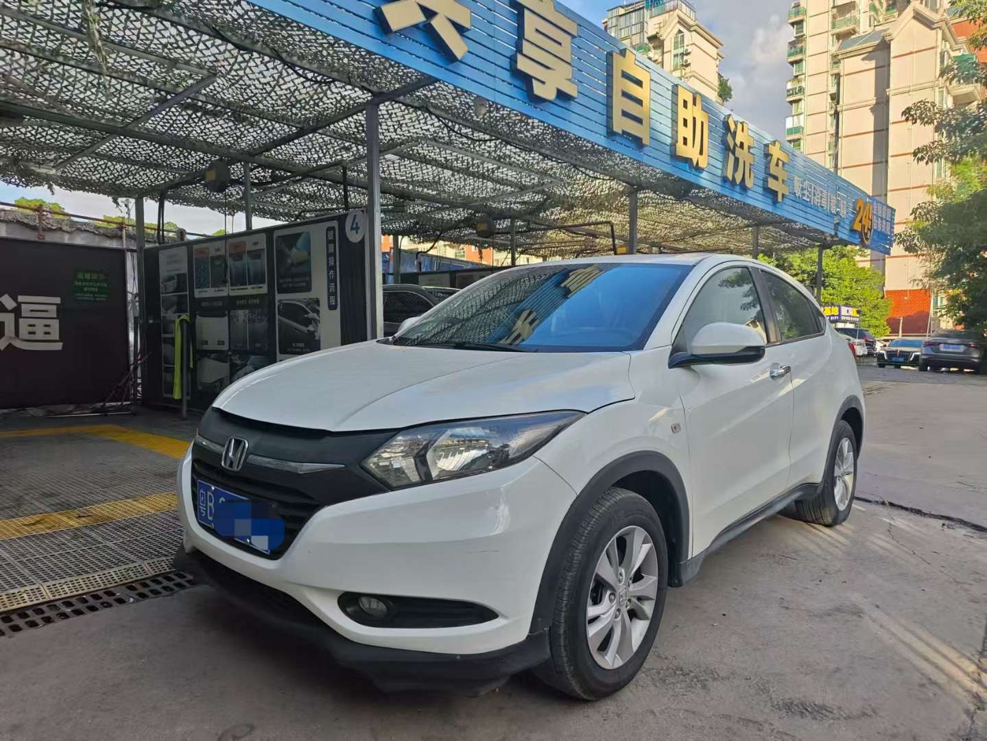 Honda Vezel 1.8L CVT 2WD Elite 2