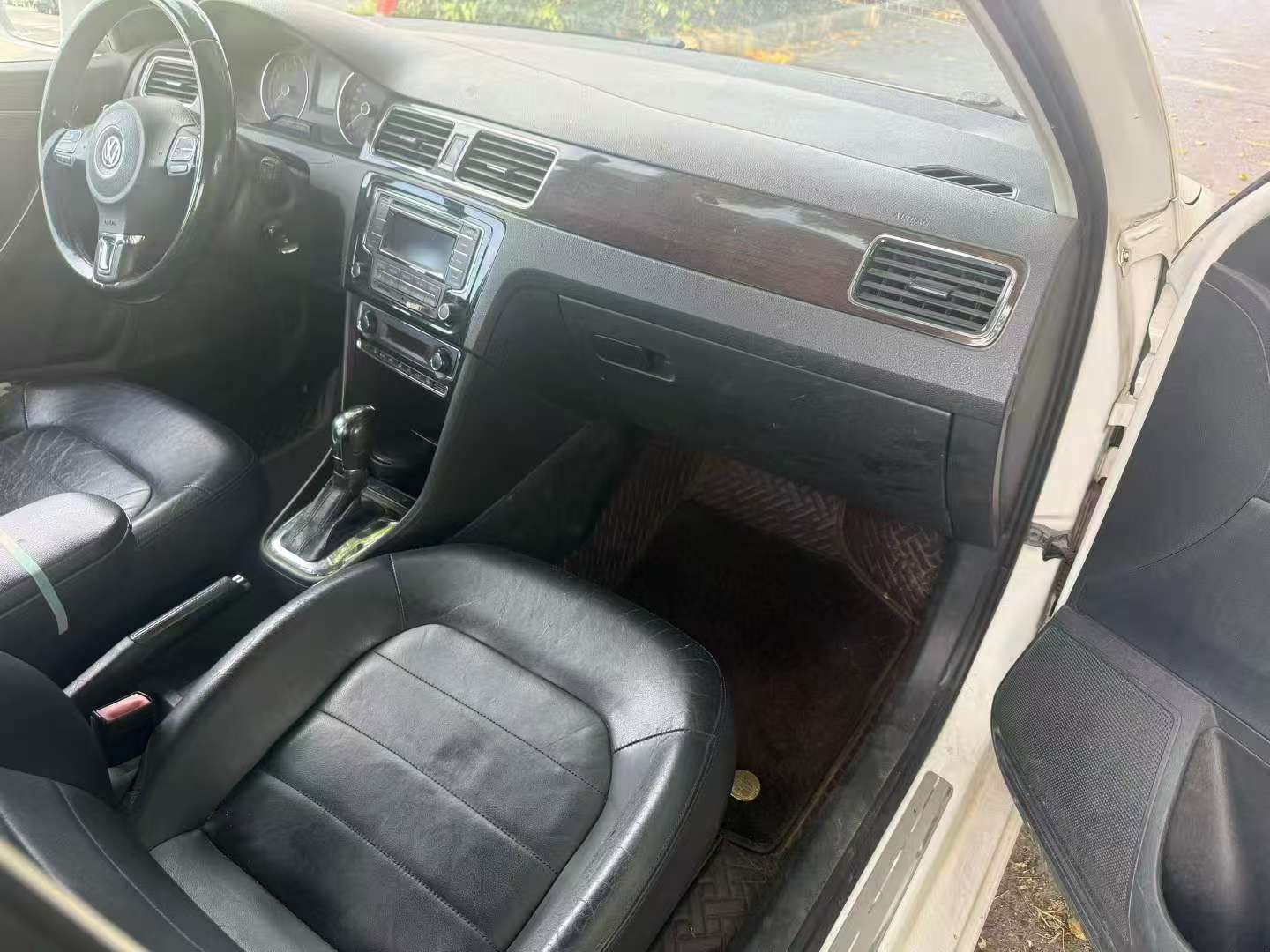 Volkswagen Santana 2014 1.6 Automatic Sunroof High Spec 4