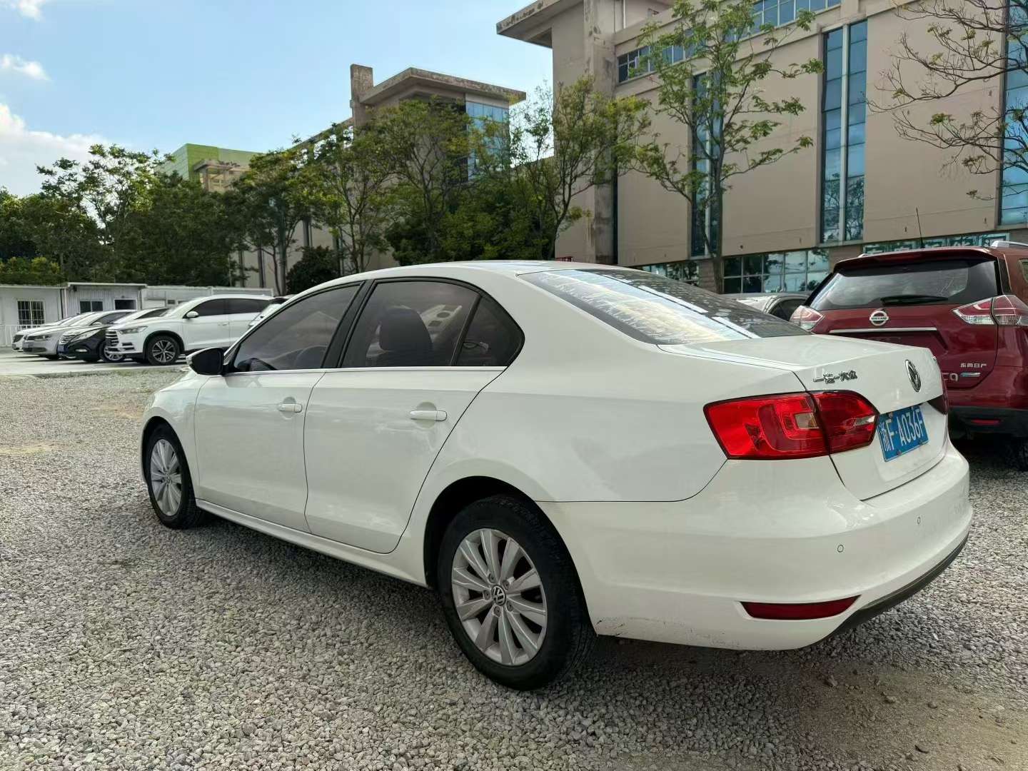 Volkswagen Sagitar 2014 Facelift 1.6L Automatic Sunroof 9