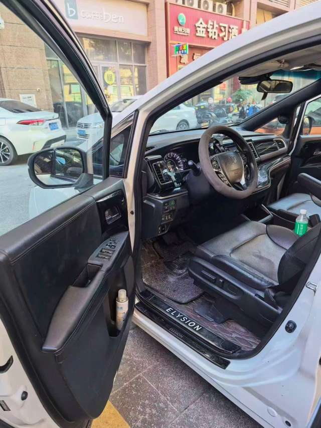 Honda Elysion Hybrid Comfort Edition 2.0L 3