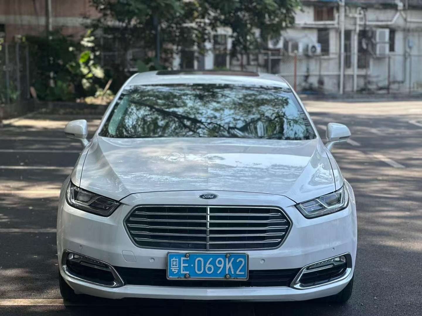 Ford Taurus 2.0T Luxury Edition
