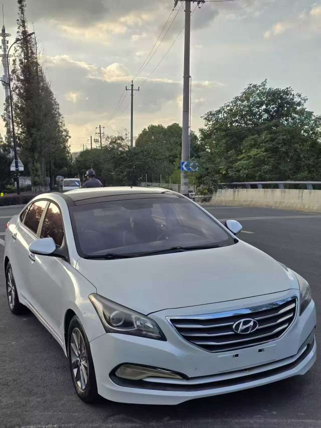Hyundai Mistra 1.8L Automatic Sunroof