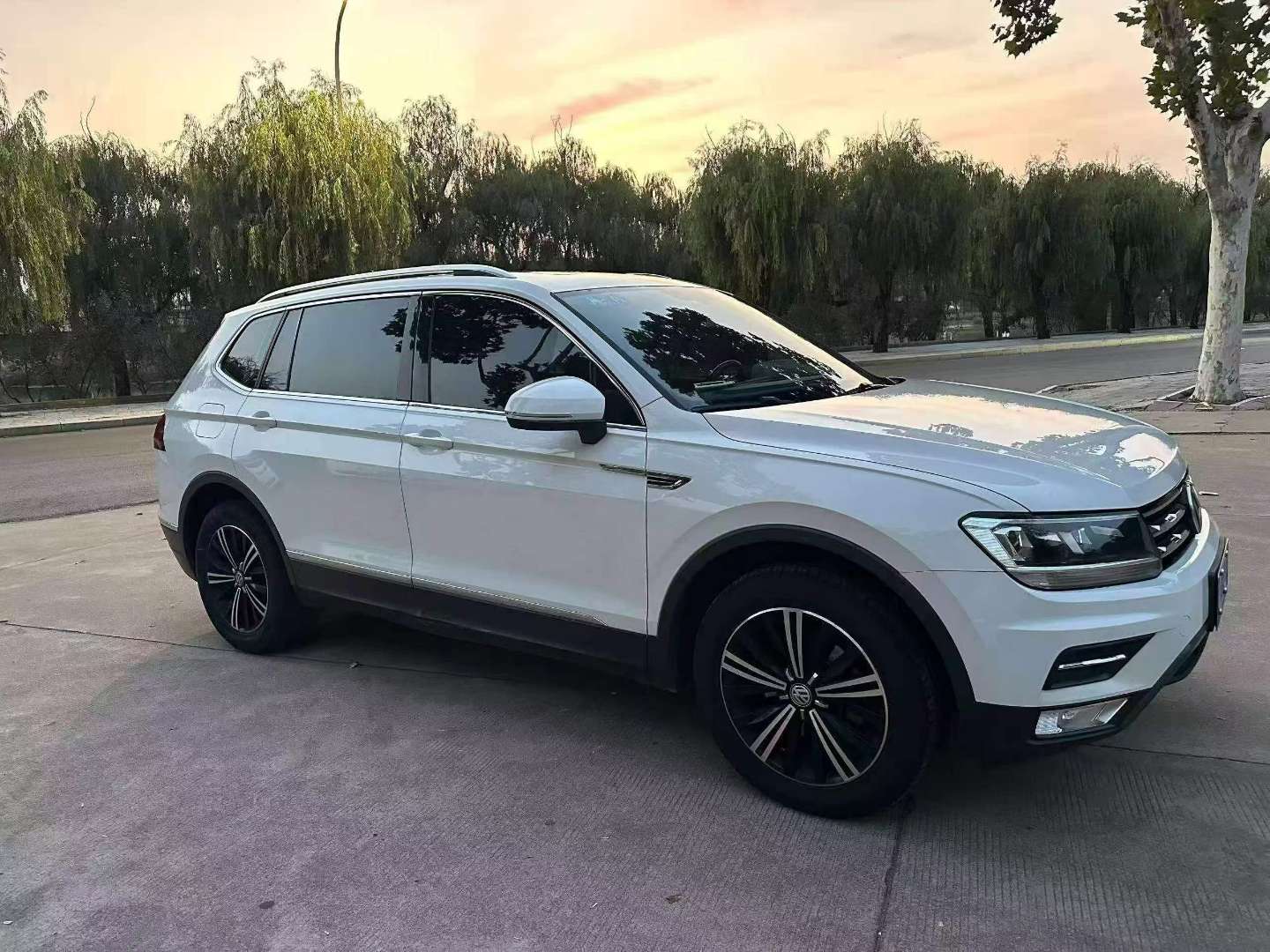 Volkswagen Tiguan L 2