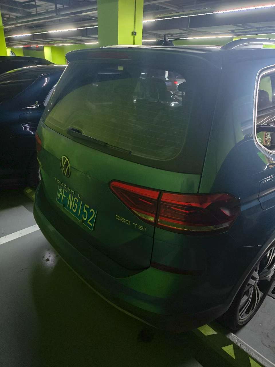 Volkswagen Touran 1.4T Explorer Seven-Seater 8