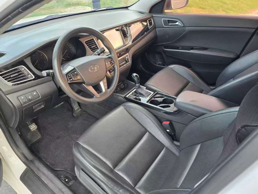 Hyundai Mistra 1.8L Automatic Sunroof 7