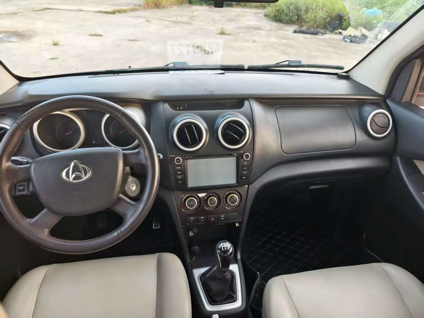Changan Ouno S 2016 Gold Edition High Trim 5
