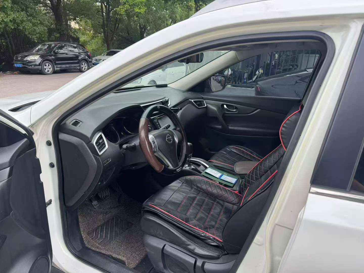 Nissan X-Trail 2.0L Automatic Sunroof High Trim 7