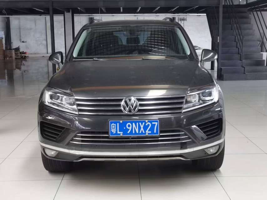 Volkswagen Touareg 3.0T High Trim with Air Suspension Lift