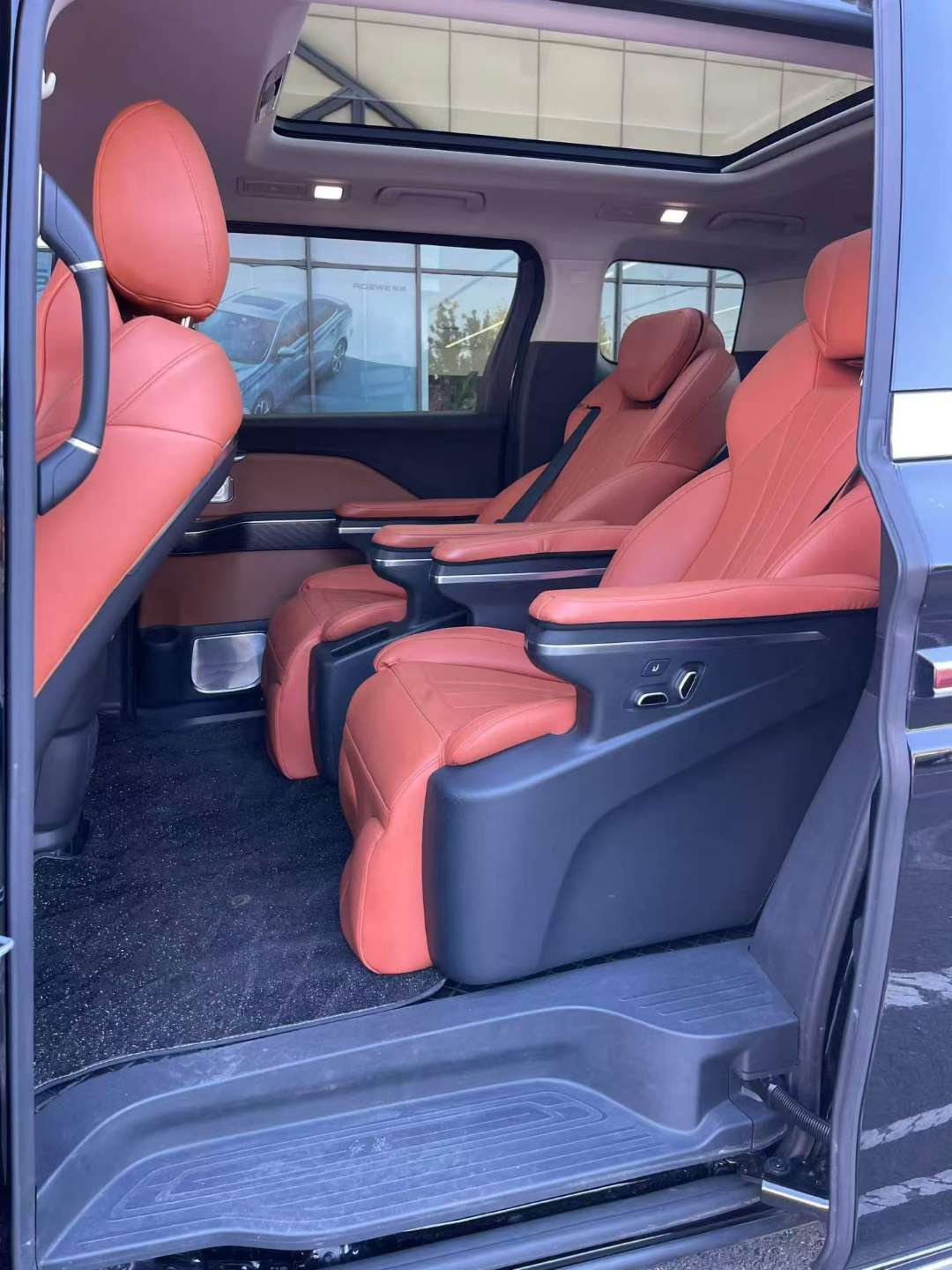 Hongqi HQ9 2025 Plug-in Hybrid 9