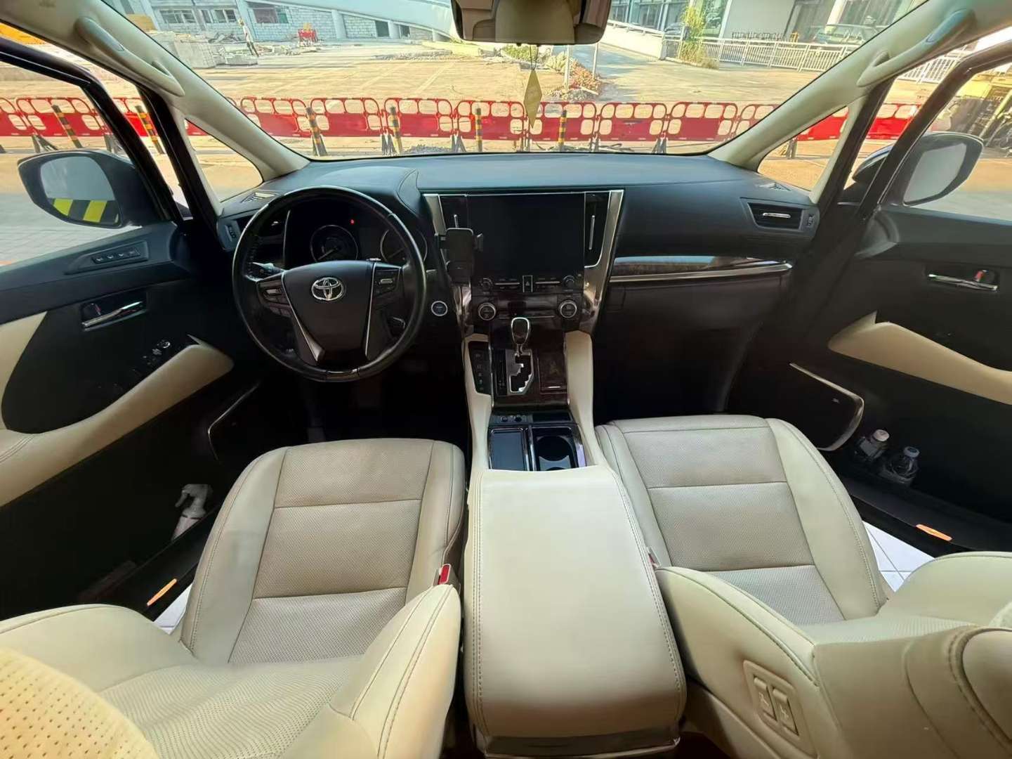 Toyota Alphard 2.5L Automatic Sunroof Hybrid Luxury Edition 8