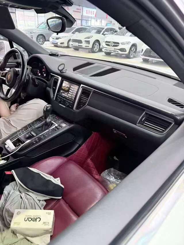 Porsche Macan 5