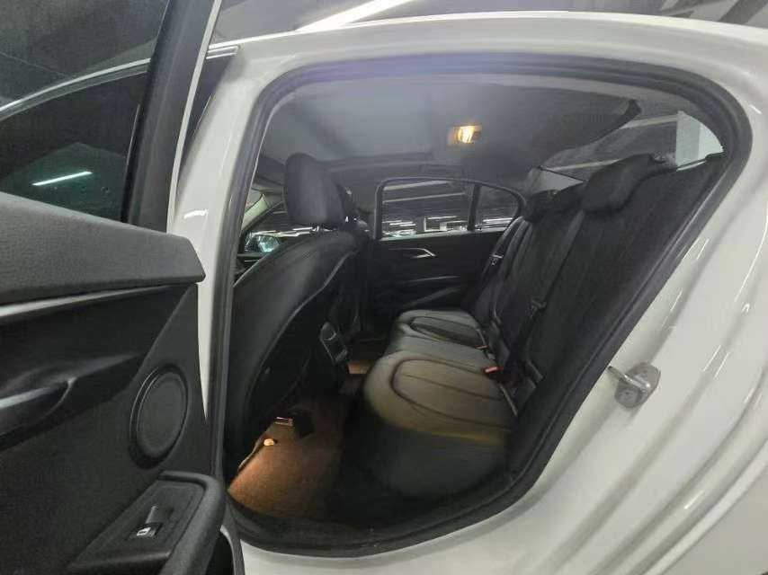BMW 1 Series 1.5T Sport 6