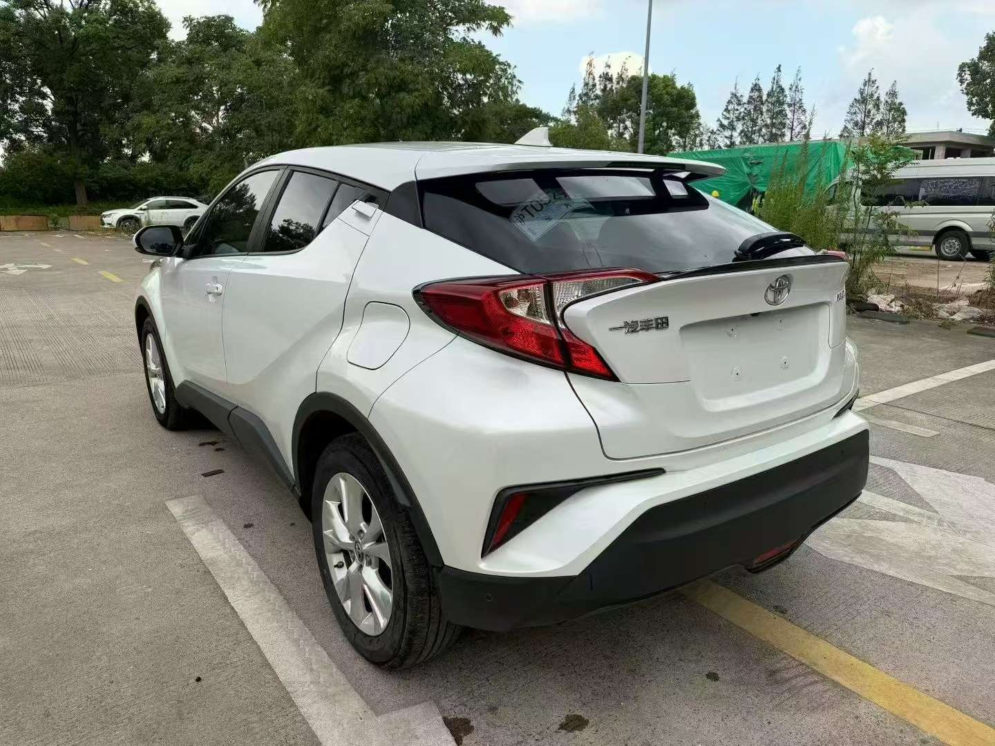 Toyota IZOA 2.0 Automatic Sunroof 6