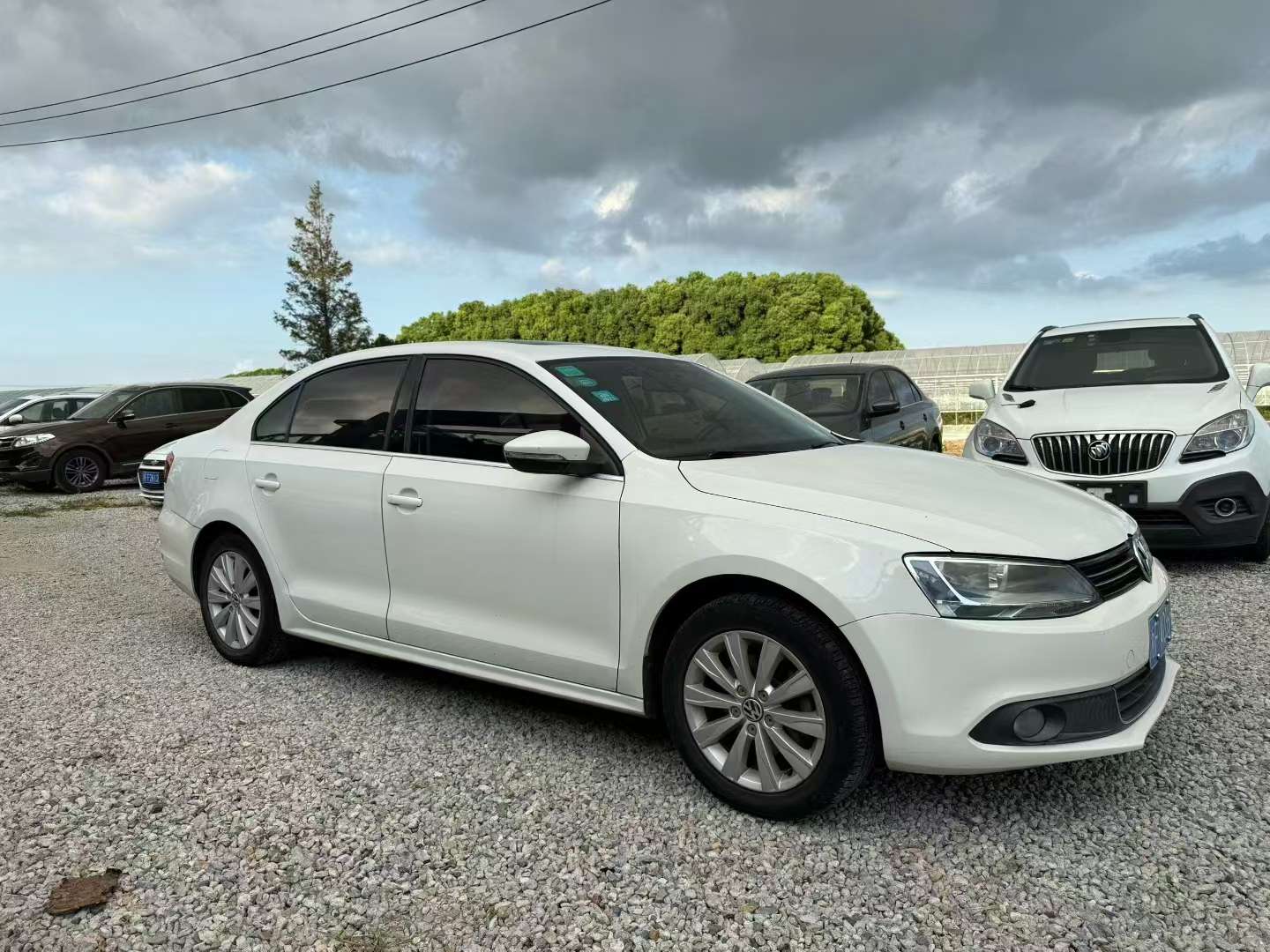 Volkswagen Sagitar 2014 Facelift 1.6L Automatic Sunroof 3