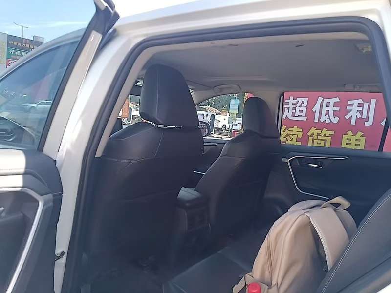 Toyota RAV4 6
