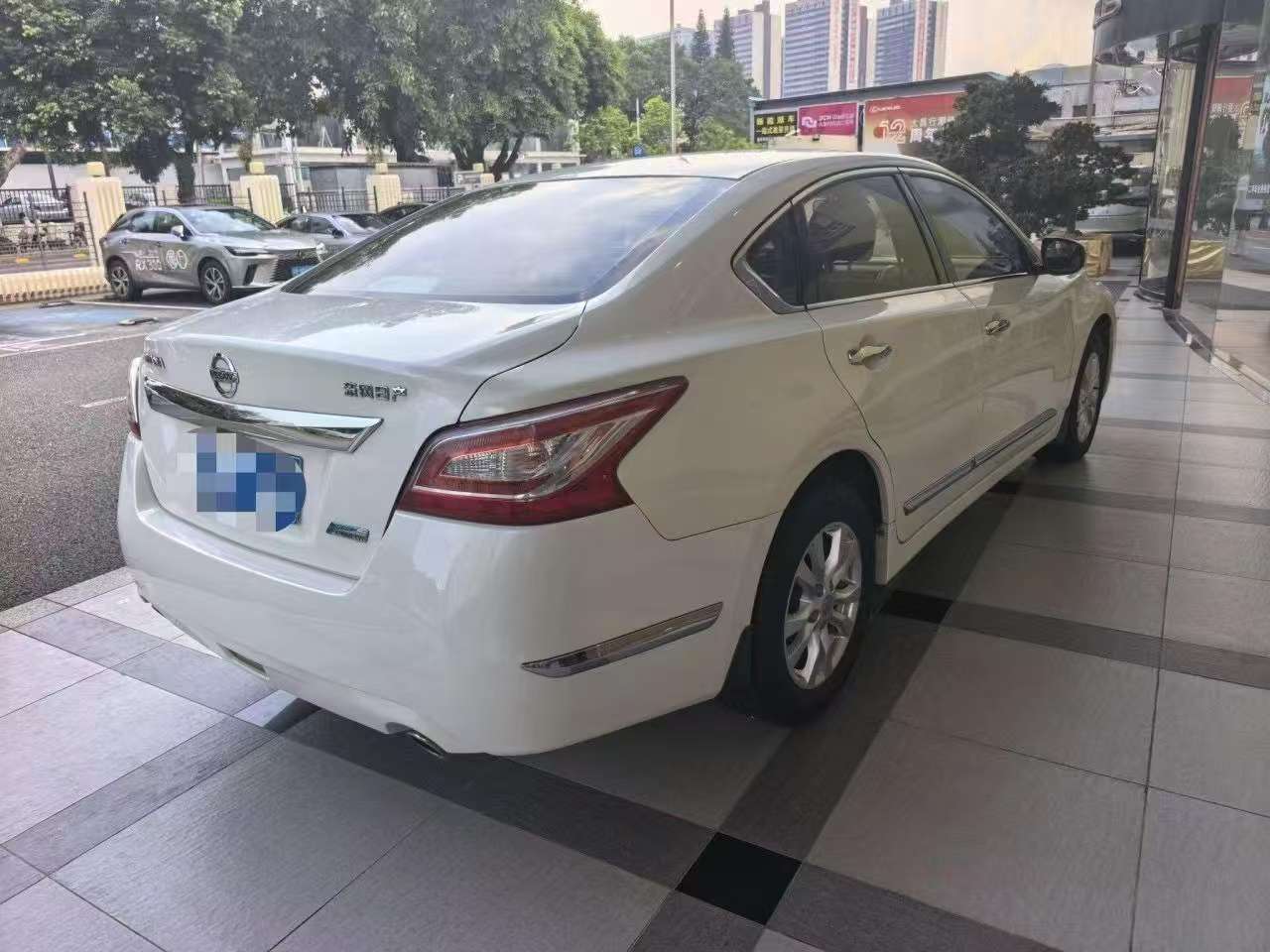 Nissan Teana 2.0 Automatic Sunroof Comfort Edition 2