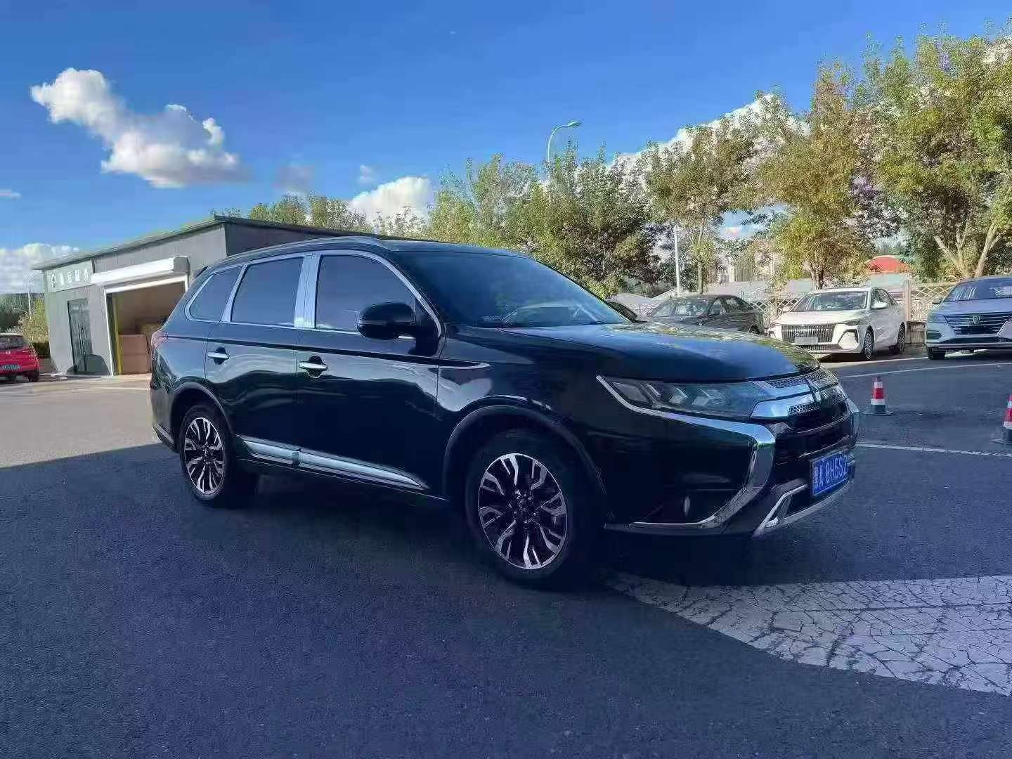 Mitsubishi Outlander 2.4 Automatic Sunroof 7-Seat AWD Top Trim 3
