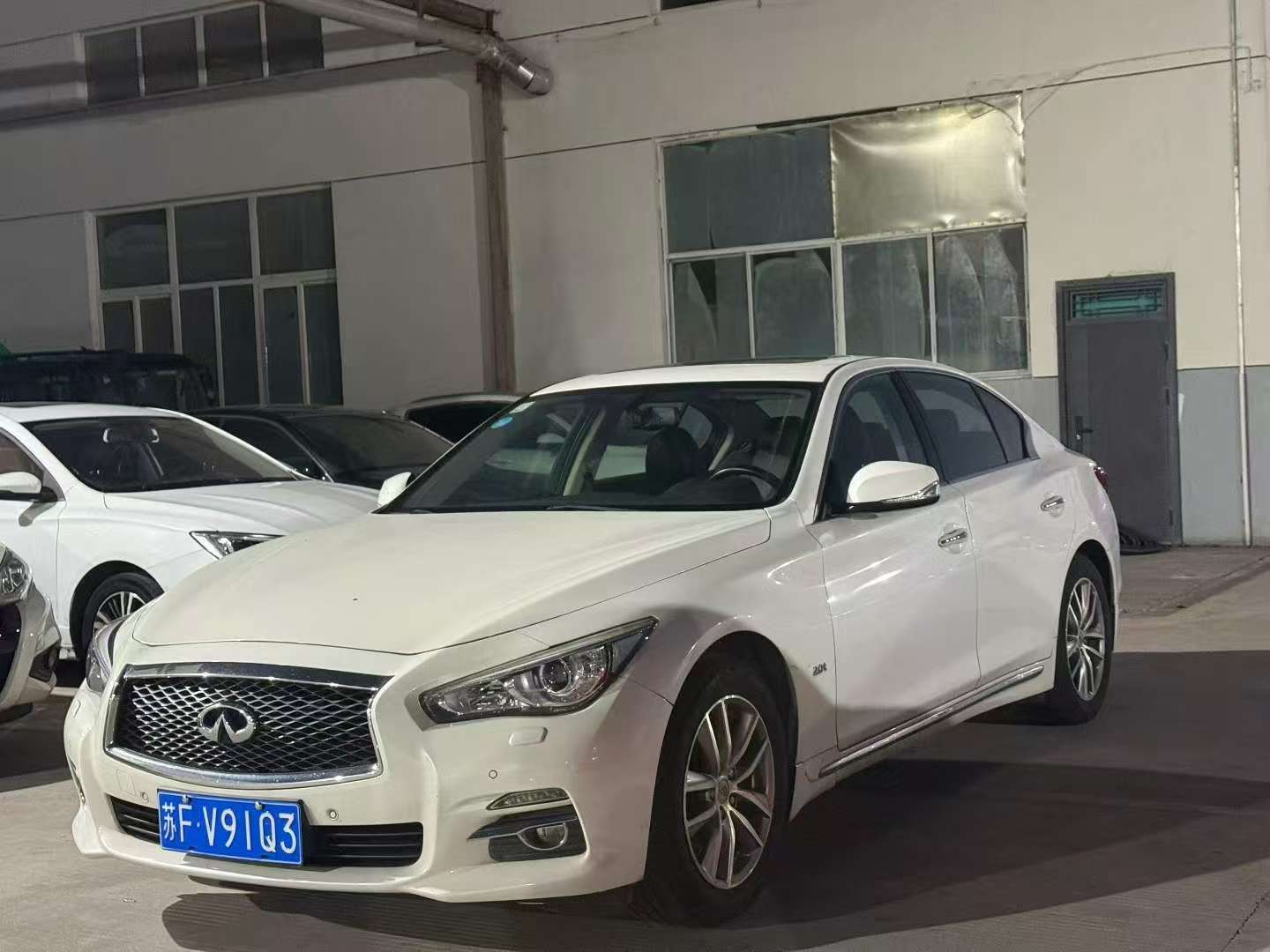 Infiniti Q50L 2.0T Comfort Edition 2