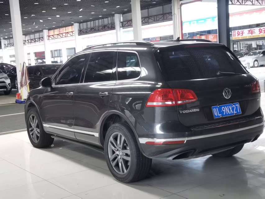 Volkswagen Touareg 3.0T High Trim with Air Suspension Lift 4