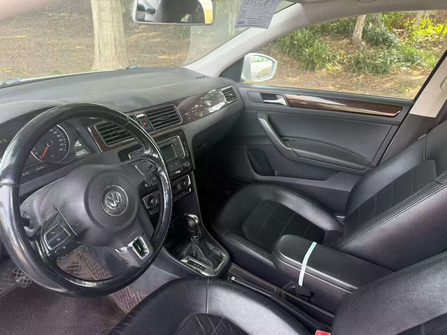 Volkswagen Santana 2014 1.6 Automatic Sunroof High Spec 5