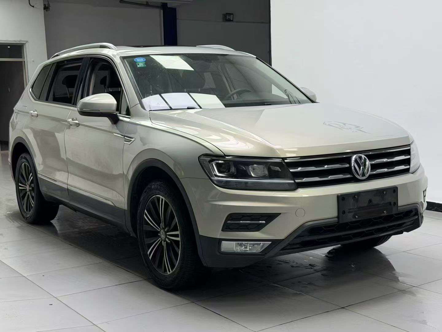 Volkswagen Tiguan L 2