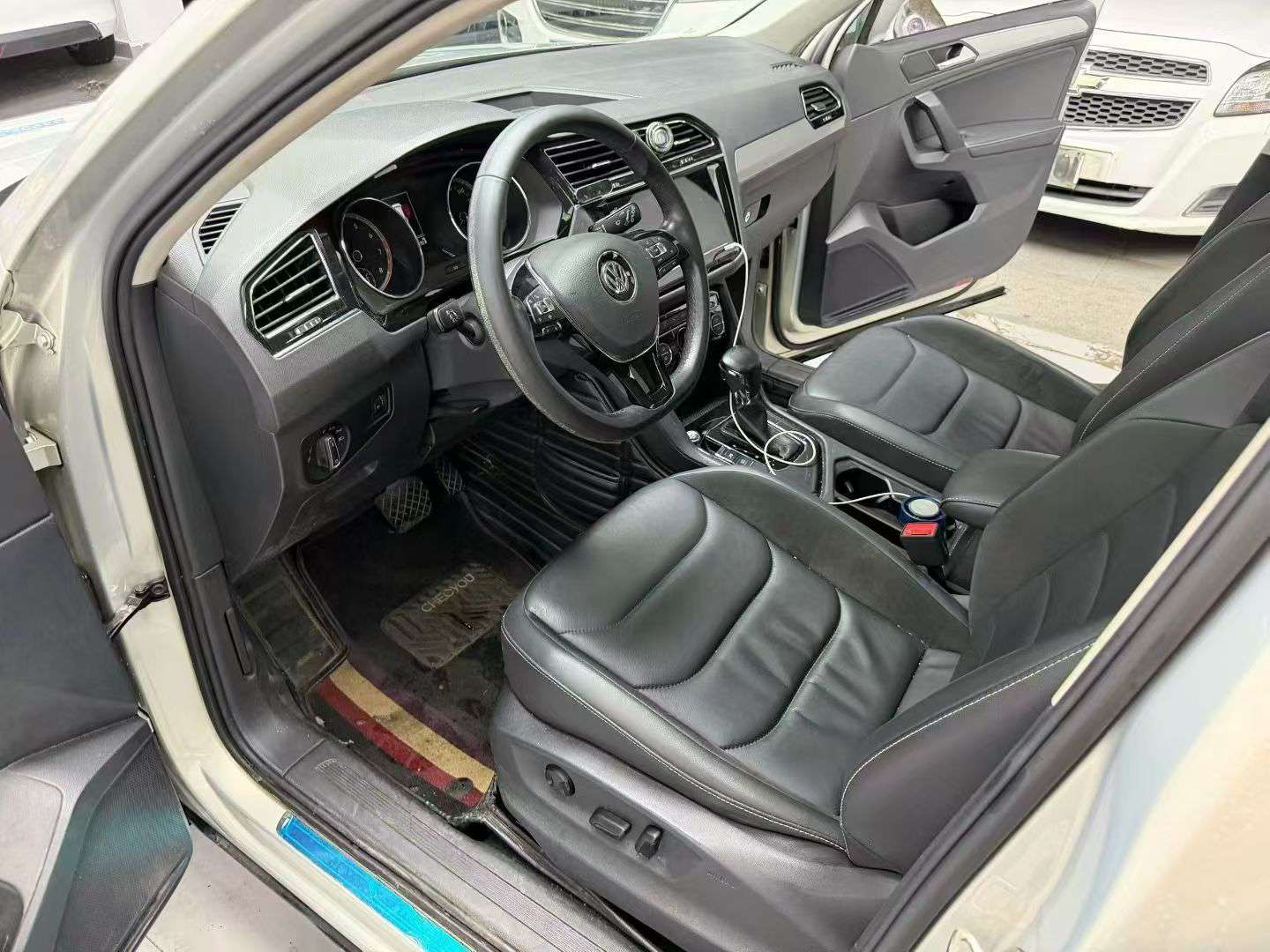 Volkswagen Tiguan L 4