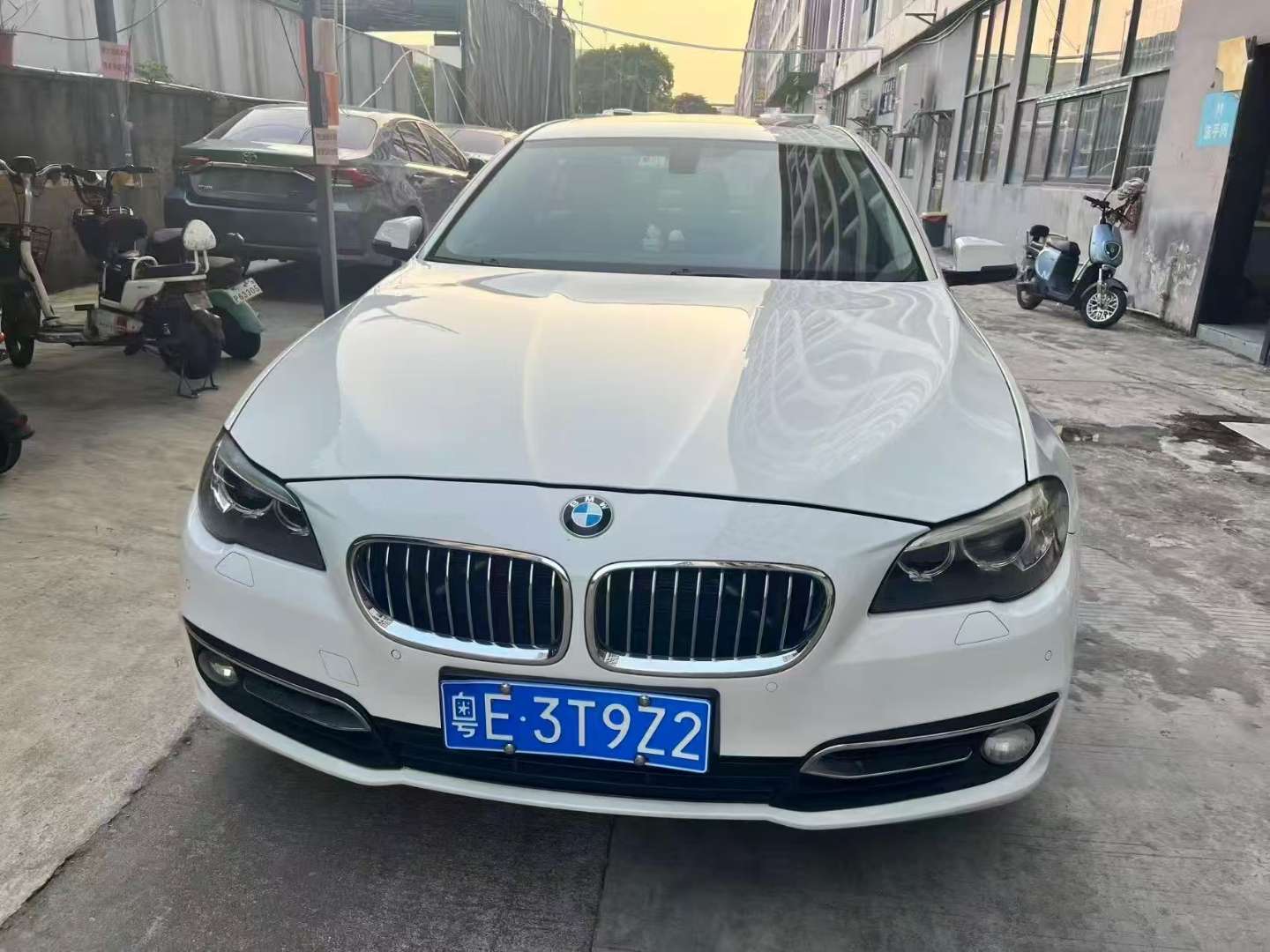 BMW 5 Series 2015 525Li Luxury 2