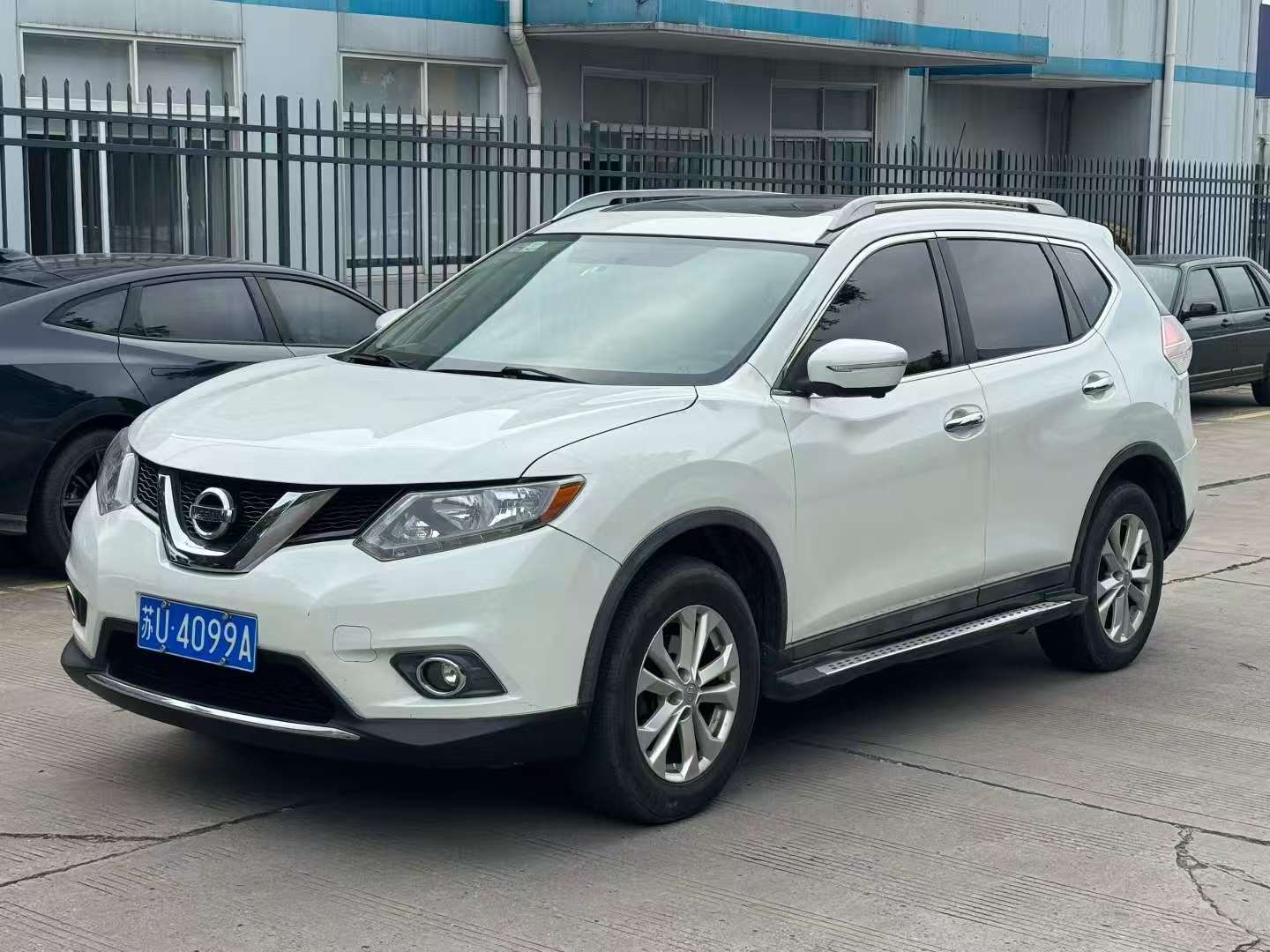 Nissan X-Trail 2.0L Automatic Sunroof High Trim 3