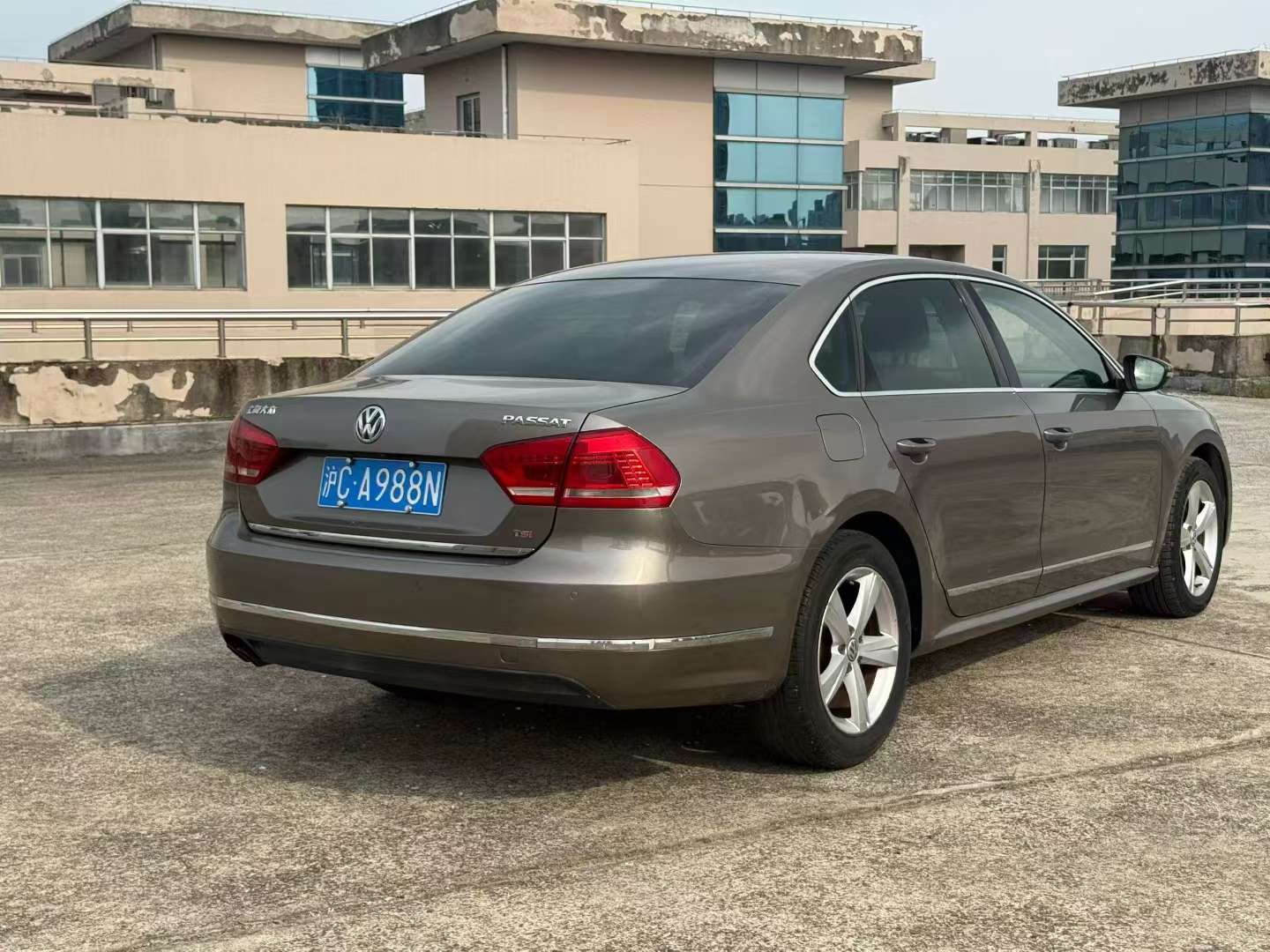Volkswagen Passat 2012 1.8T Automatic 9
