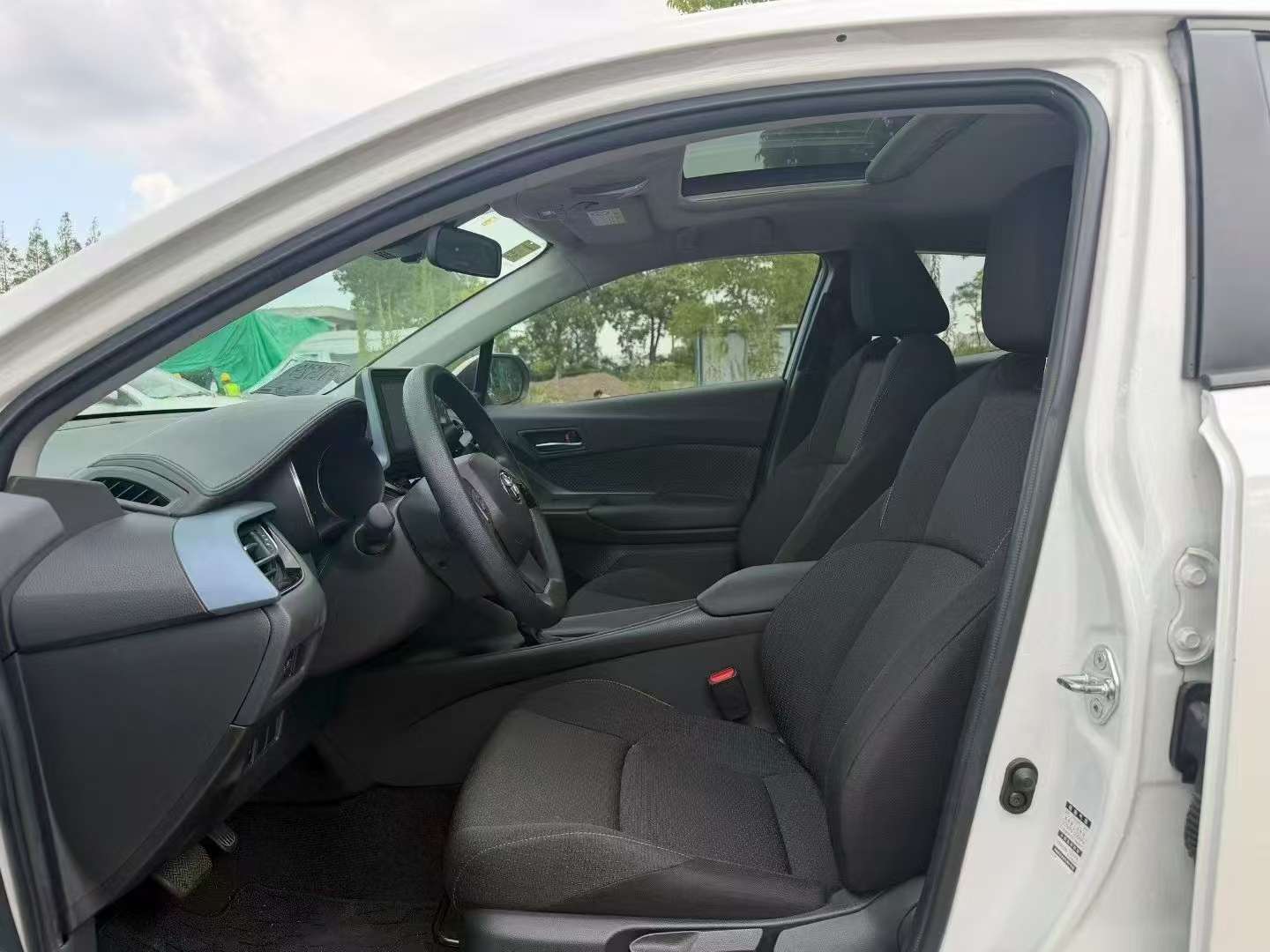 Toyota IZOA 2.0 Automatic Sunroof 9