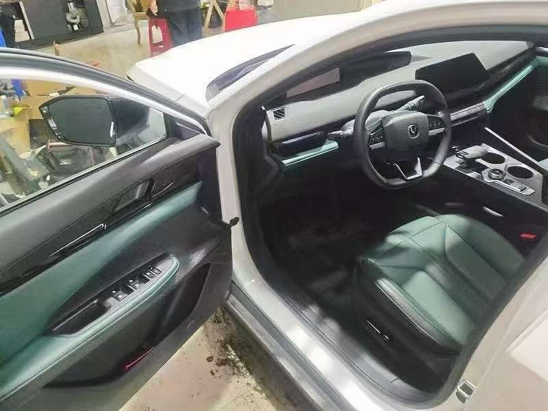 Changan UNI-V iDD 1.5 CVT 2