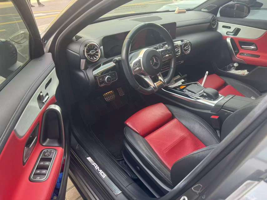 Mercedes-Benz A-Class 2.0T 4MATIC Special Edition 2