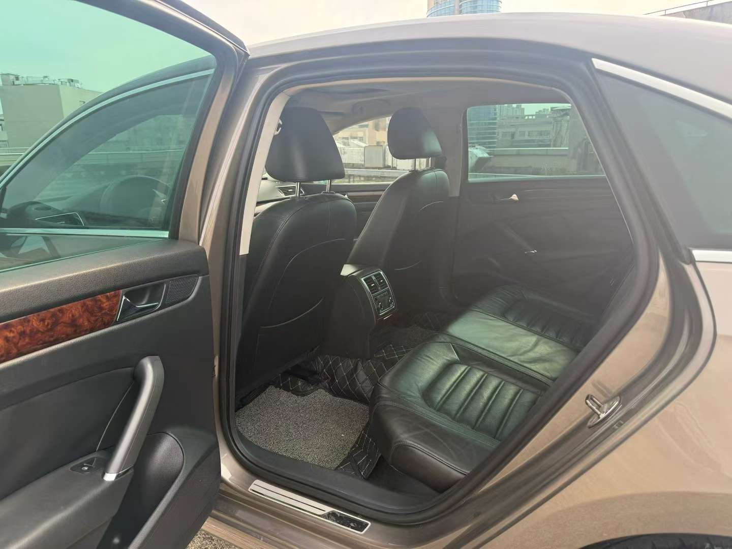 Volkswagen Passat 2012 1.8T Automatic 5