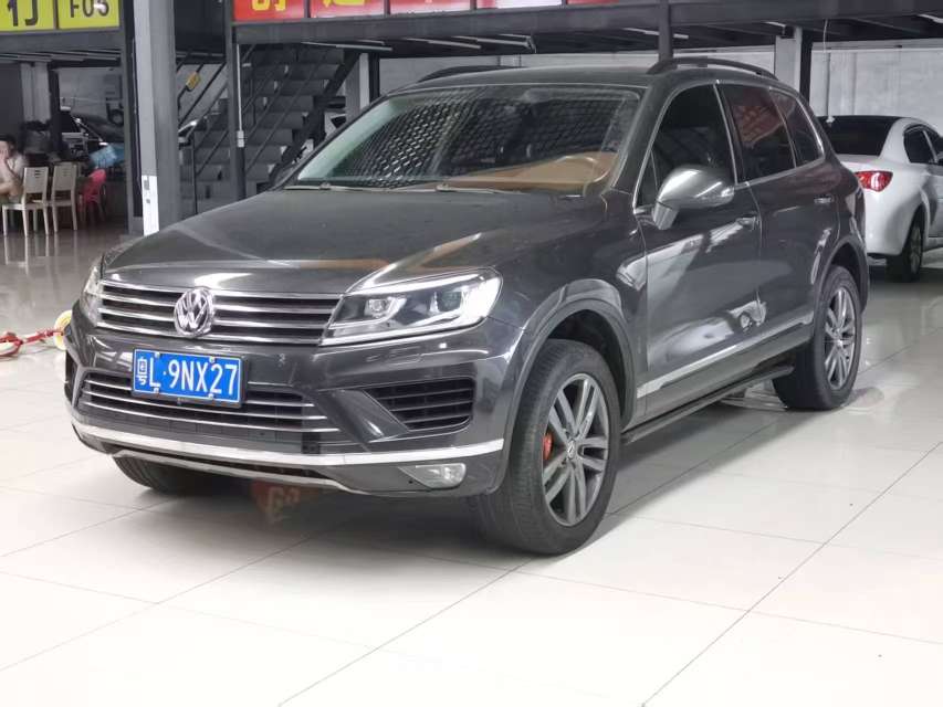 Volkswagen Touareg 3.0T High Trim with Air Suspension Lift 2