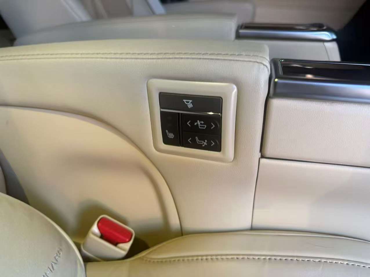 Toyota Alphard 2.5L Automatic Sunroof Hybrid Luxury Edition 6