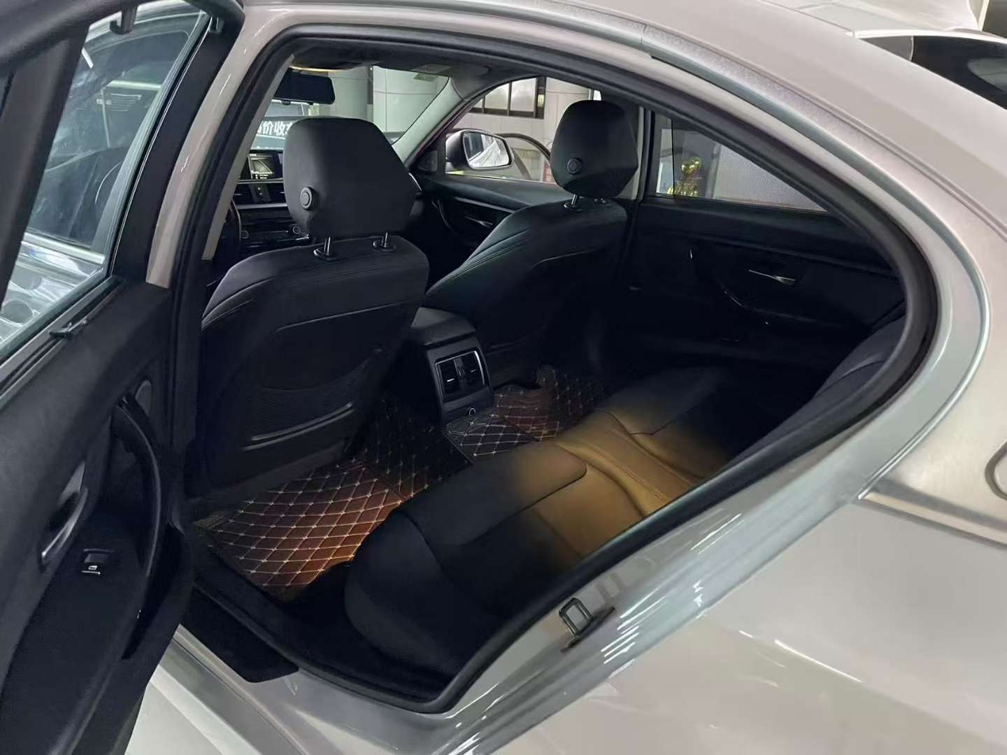 BMW 3 Series 320Li Style 2.0T 4