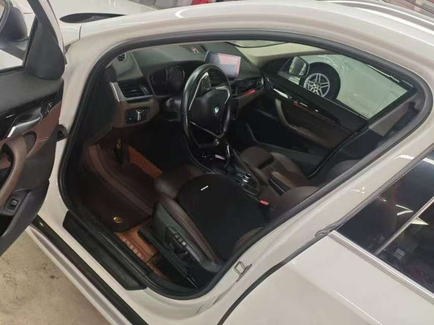 BMW X1 2.0T sDrive25Li 2.0T Leading 7