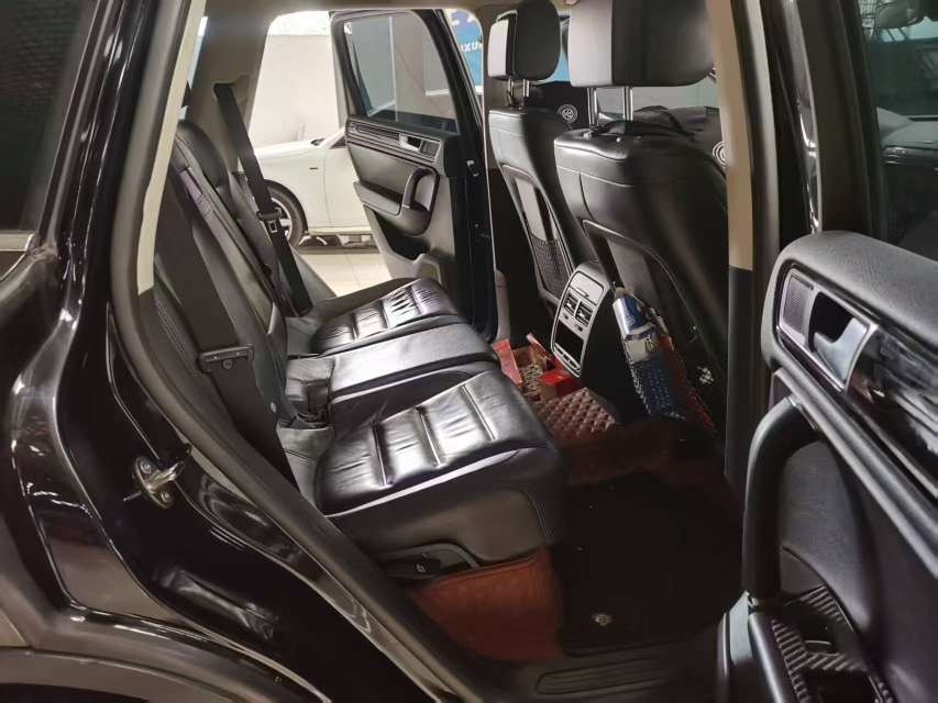 Volkswagen Touareg 3.0T High Trim with Air Suspension Lift 8