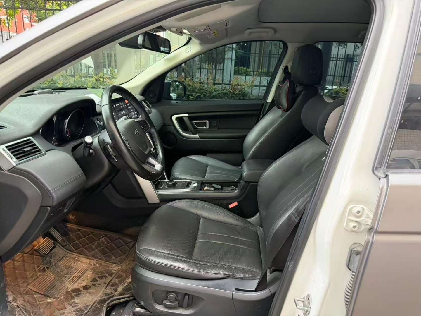 Land Rover Discovery Sport 2.0T HSE AWD 7-Seater 6
