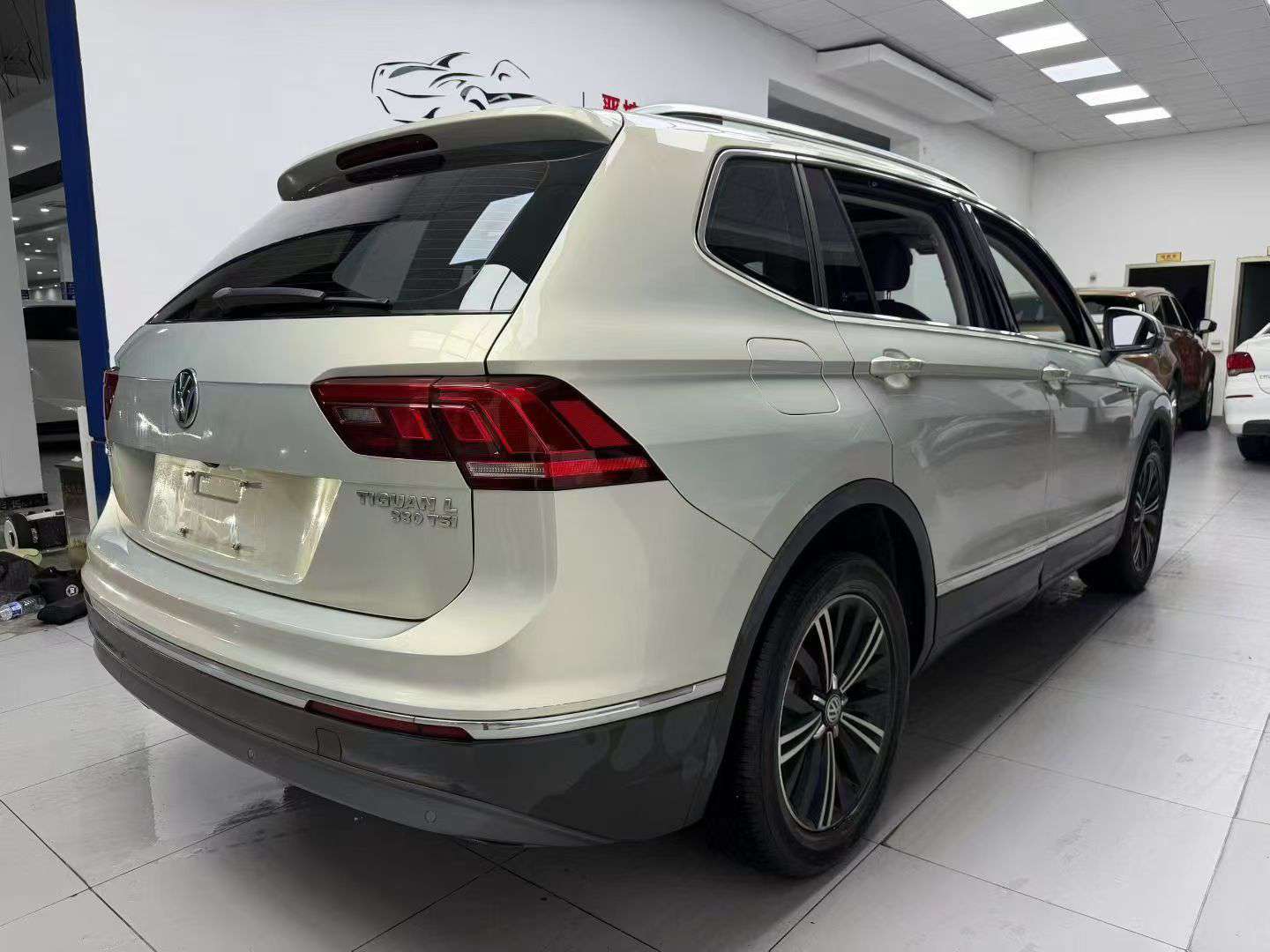 Volkswagen Tiguan L 9