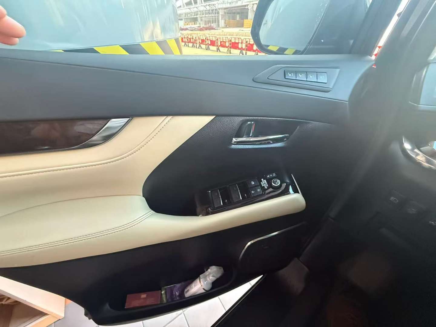 Toyota Alphard 2.5L Automatic Sunroof Hybrid Luxury Edition 3