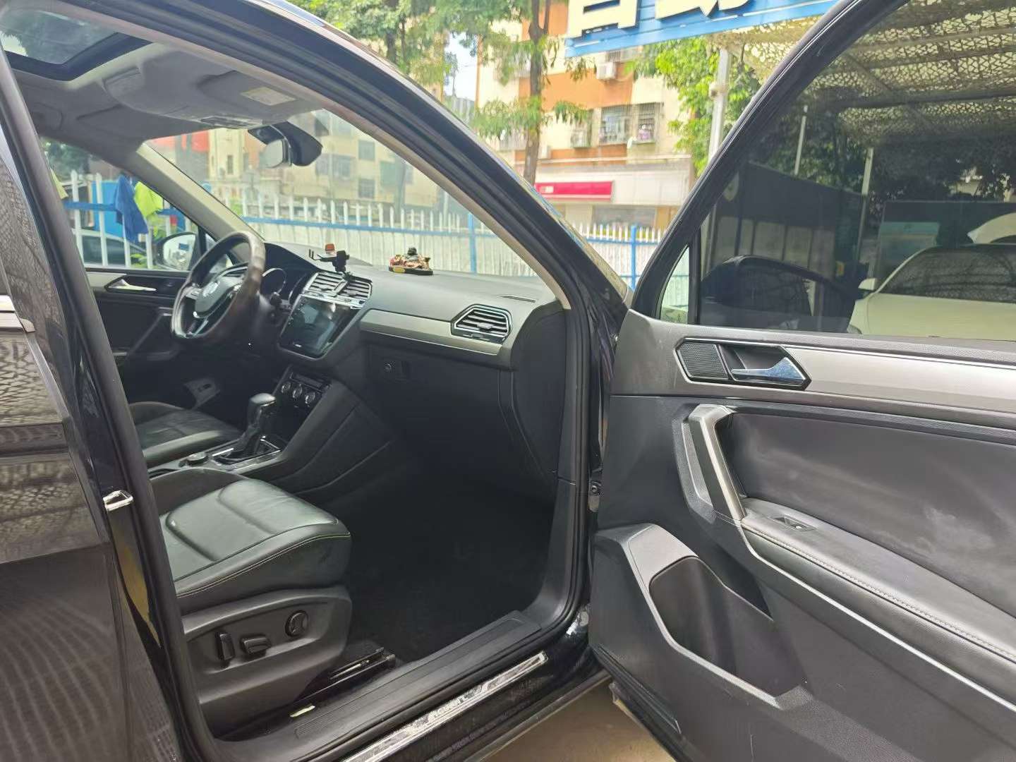 Volkswagen Tiguan L 380TSI Automatic 4WD Luxury Edition 6
