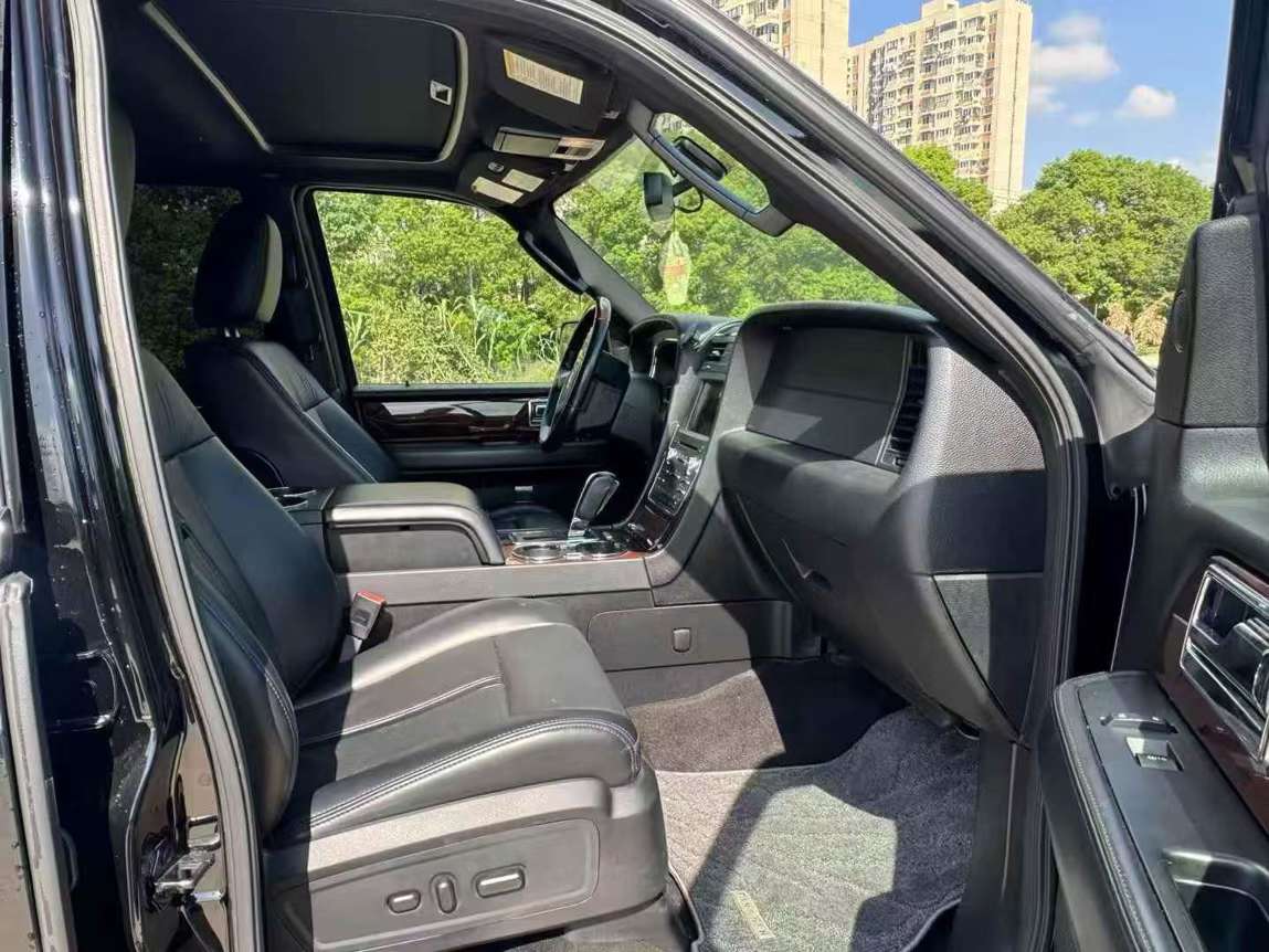 Lincoln Navigator 4WD Extended 3.5TT 8