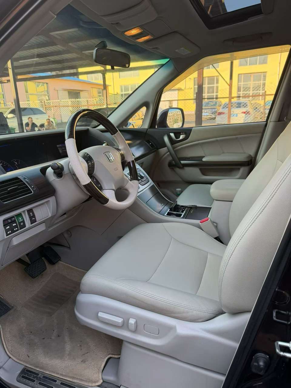 Honda Elysion 2015 2.4L High Trim 7-Seater 8
