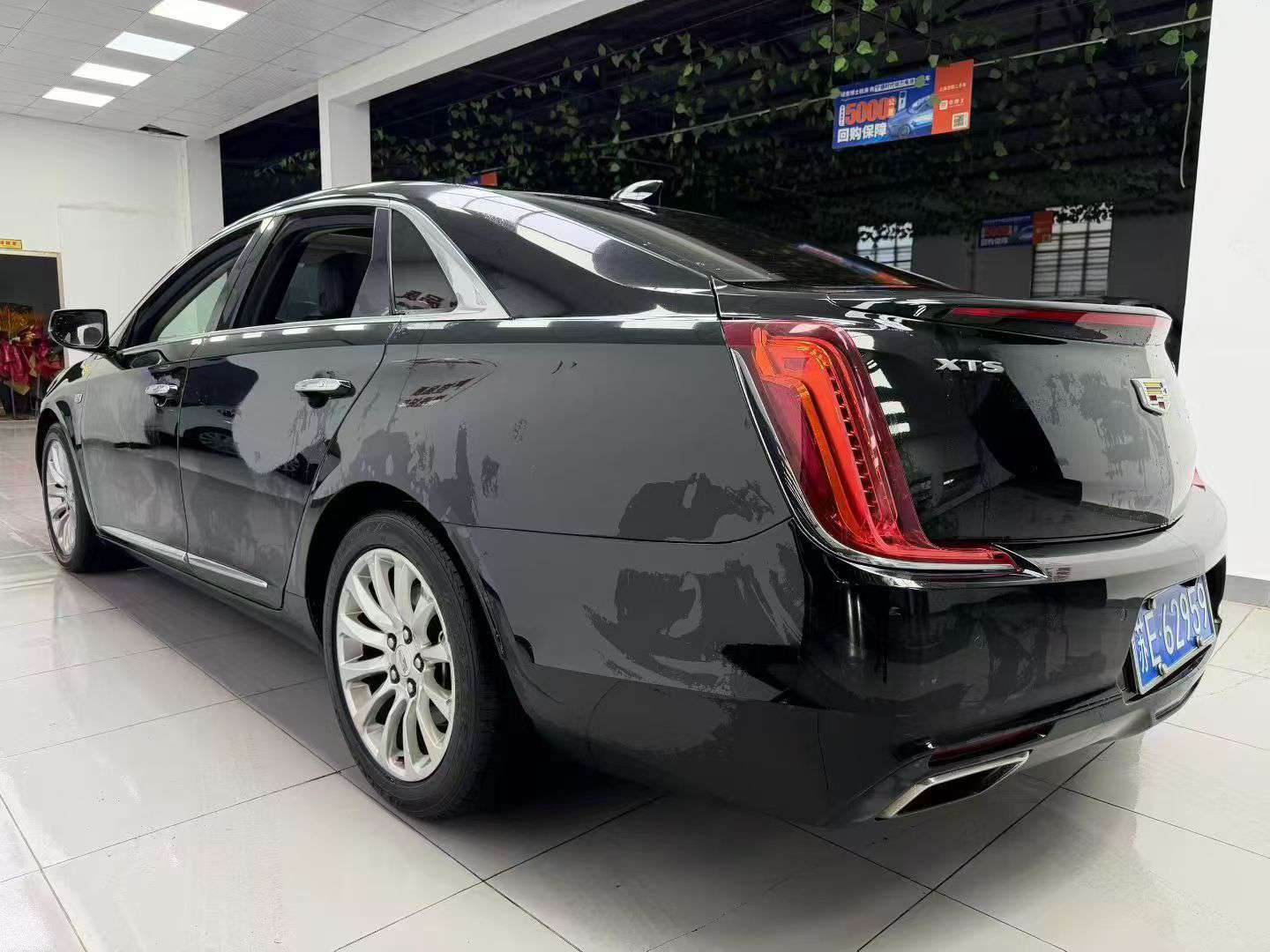 Cadillac XTS 9